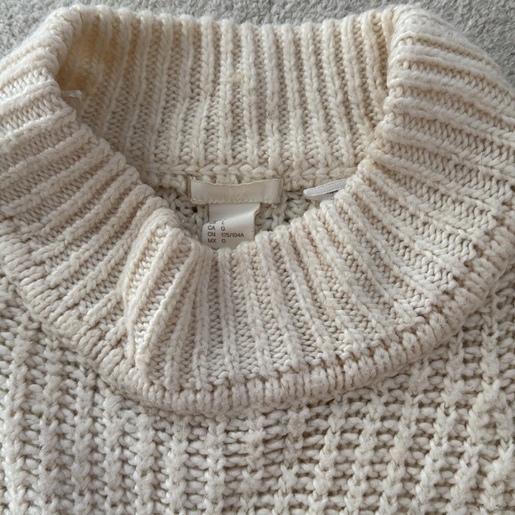 WHITE SWEATER - Picture 2 of 3